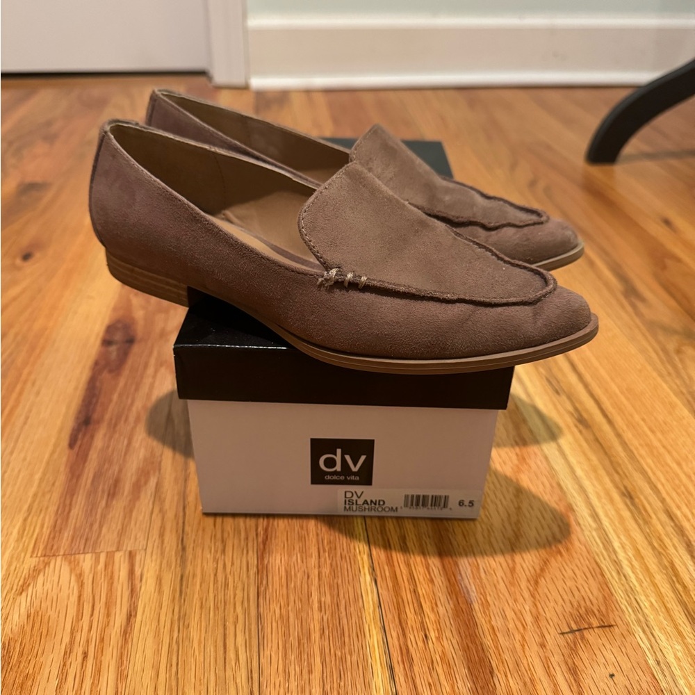 DV Island flats size 6.5